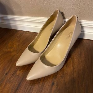 MICHAEL KORS nude heels. Size 7.5.